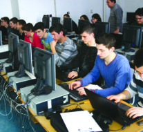 Angajații companiilor IT, profesori fără diplomă pentru studenții de la Informatică
