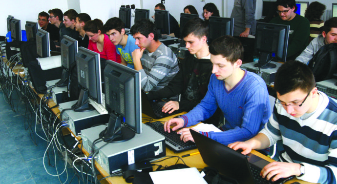 Angajații companiilor IT, profesori fără diplomă pentru studenții de la Informatică