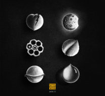 Șase triluri și-o viță de vie