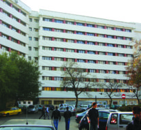 Universităţile caută locuri de parcare în curtea Primăriei