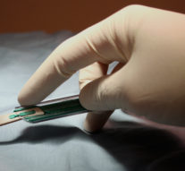 Bisturiul pe educație