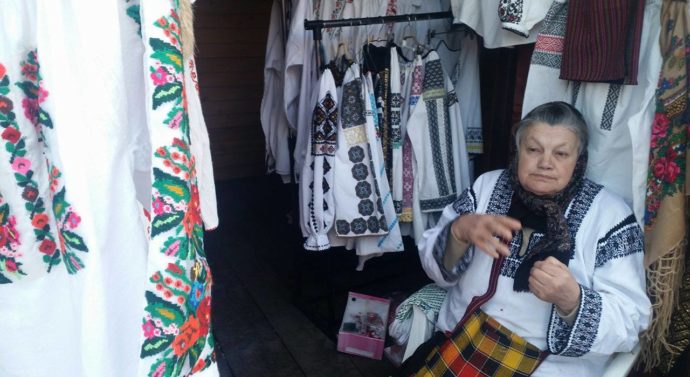 La război, cu tot cu ac şi aţă