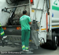 Cu mătura pe șinele de tramvai