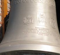 S-a tras clopotul pe Facebook