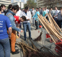 Ministrul Dialogului Social a ecologizat Campusul „Tudor Vladimirescu” cu studenții
