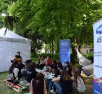 Tinerii care s-au băgat cu capul în nori