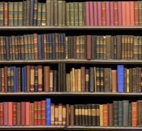 Birocrația ține în sertar diplome cu dublă acreditare