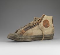 Povestea tenișilor, legată cu șnur