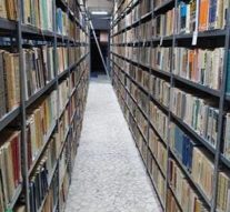 Paznicii eroilor din cărți