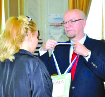 Elev olimpic, caut țară de dus pe podium