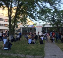 Pe pătură, poezia devine muzică folk