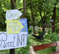 Scurtă șezătoare în satul francofonilor