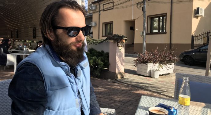 Omul care adoră viermii, dar care nu suportă păstăile