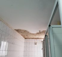 Într-o baie din Căminul C6 al Universității „Alexandru Ioan Cuza” a căzut o bucată de tavan
