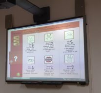 Copiii care nu aud, învață toată viața să vorbească