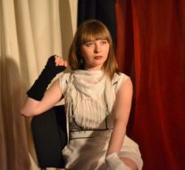 Fata care delirează în doi