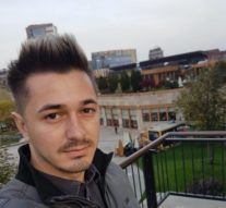 Foarfeca din mîna stîngă și succesul de pe lîngă