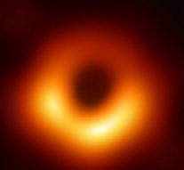 Fotografii de la miliarde de ani lumină