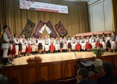 Ansamblurile folclorice de la Universitățile Agronomice din țară se strîng la Iași