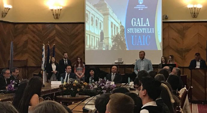 140 de studenți cu media 10 de la Universitatea „Cuza” au fost premiați