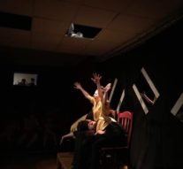 Relații de familie în galben și negru