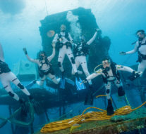 Astronauții poposesc mai întâi în ocean