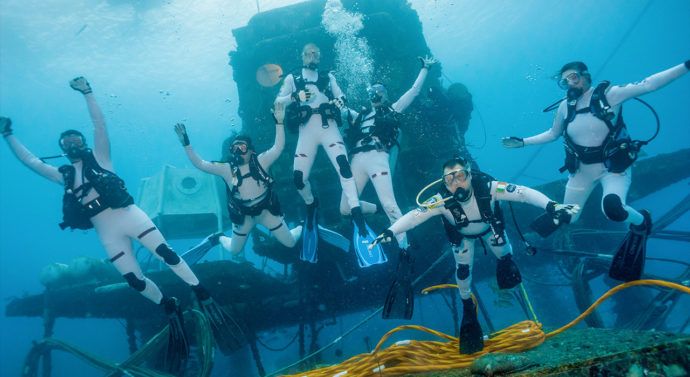 Astronauții poposesc mai întâi în ocean