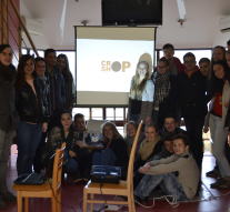 Un tînăr a lansat o afacere cu discuri de vinil modificate în ceasuri.