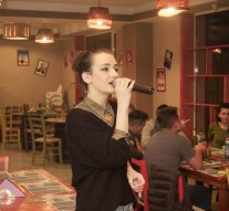 Ziua studentă la facultate, noaptea MC în club