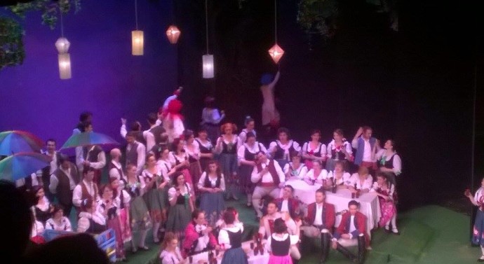 Iubirea hr\ne[te inimile s\rmanilor