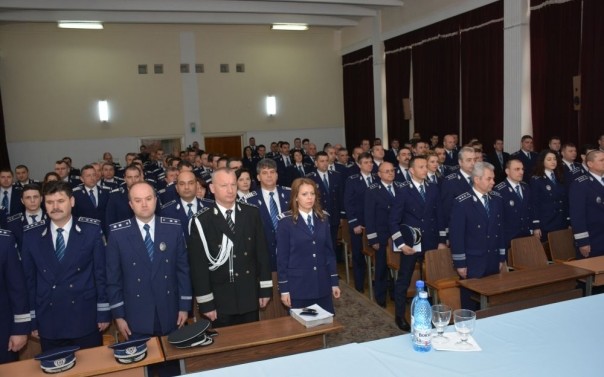 De ziua ei, Poliția merge la mall