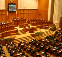 Deputați și senatori corigenți la legi