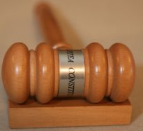 Titlul de doctor, de la o mînă la alta