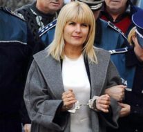 Elena, fă-te că boxezi!