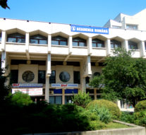 Academia Română se luptă de un secol și jumătate cu mitul turnului de fildeș