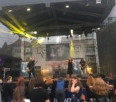 Rockul e-mbrăcat în negru și se cîntă în parcare