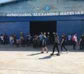 La teatru, publicul primește îmbrățișări